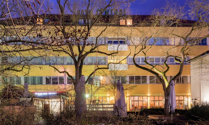 Frankenthal Hotel | Discover Hotel Central: 4-Star Stay with Pool & Spa