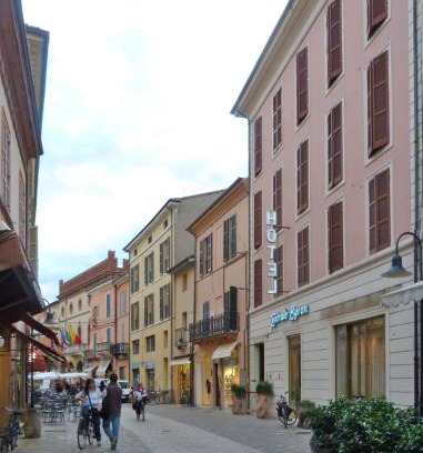 Ravenna Hotel | Discover Hotel Centrale Byron: Family-Friendly Retreat