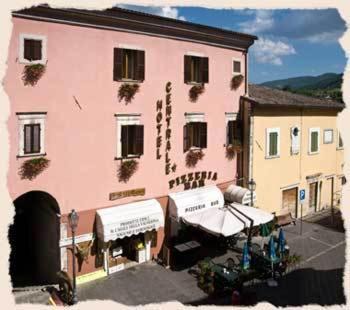 Cascia Hotel | Discover Hotel Centrale: Pet-Friendly with Breakfast Included