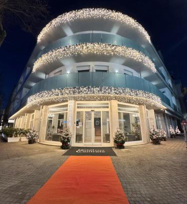 Lignano Sabbiadoro Hotel | Experience Hotel Centrale: A Beachfront Retreat with Top Ratings