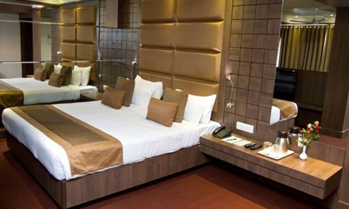 Ramdaspeth Hotel | Affordable Comfort at Hotel Centre Point with Pool & Spa