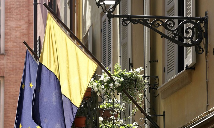 Old Town Hotel | Hotel Cervetta 5: Family-Friendly Stay with Breakfast Included