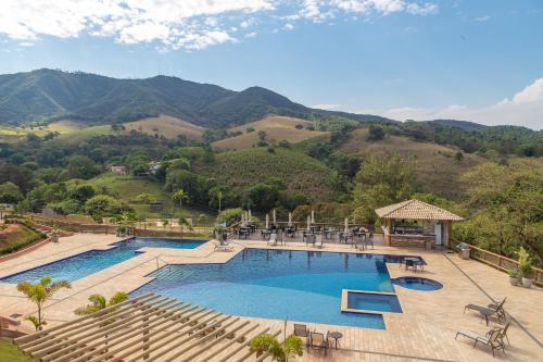 Aguas de Lindoia Hotel | Elegant Capitanias Hotel: 5-Star Retreat with Ocean Views