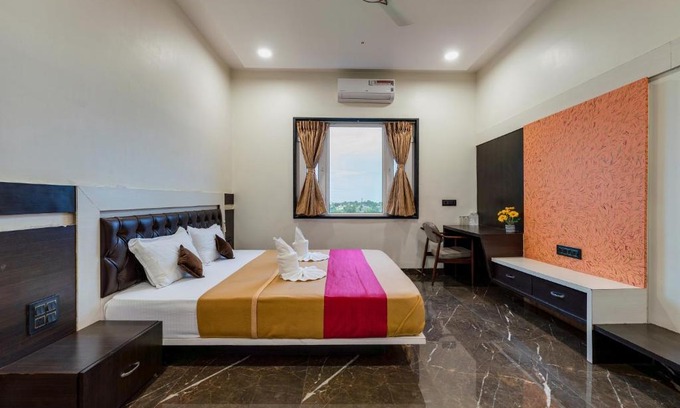 Dhule Hotel | Discover Hotel Chandradeep Regency: Family-Friendly Retreat