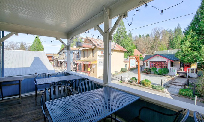 Groveland Hotel | Hotel Charlotte: Top-Rated Stay with Family-Friendly Dining