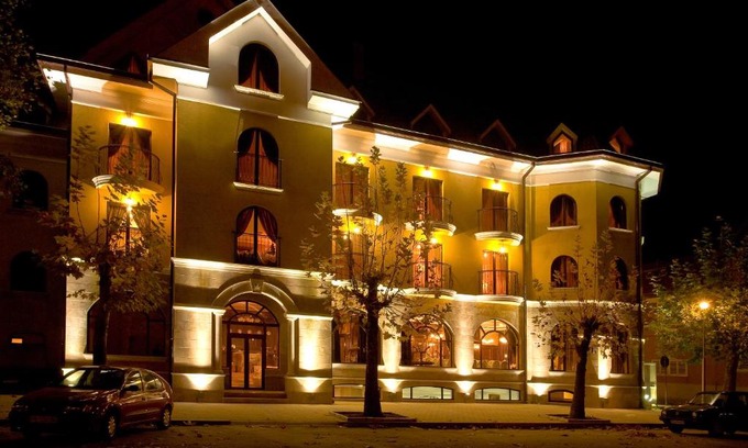 Hisarja Hotel | Discover Hotel Chinar: Oceanfront Oasis with Pool & Spa