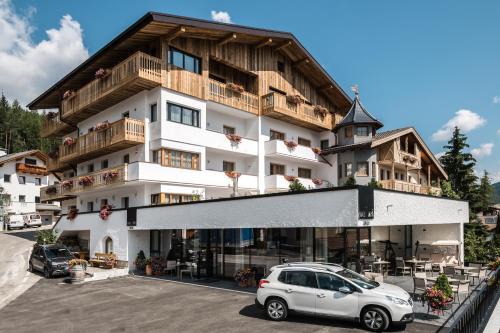 La Villa Hotel | Discover Hotel Ciasa Tamá: Oceanfront Bliss & Spa Retreat