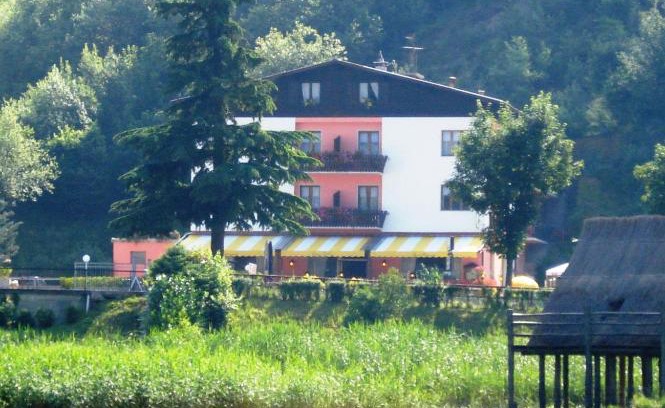 Molina di Ledro Hotel | Pet-Friendly Hotel Cima d'Oro with Oceanfront Views