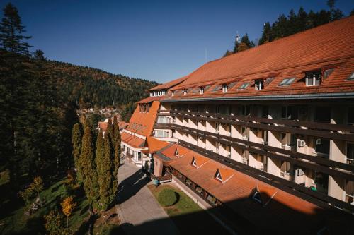 Baile Tusnad Hotel | Relax at Hotel Ciucas with Pool, Spa & Family-friendly Amenities