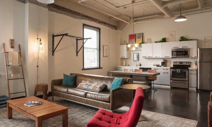 Downtown Chattanooga Apartment | Discover Hotel Clemons: A 4-Star Stay with Pool & Pets