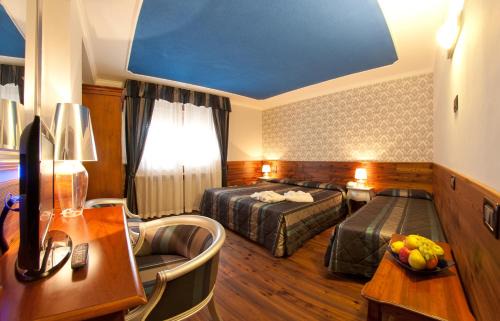 Cles Hotel | Discover Hotel Cles: Highly Rated with Family-Friendly Amenities