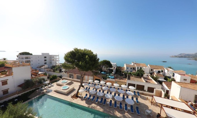 Cala Ratjada Hotel | Discover Hotel Clumba: Oceanfront Retreat with Spa & Pool