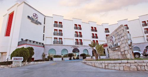 Nuevo Laredo Hotel | Business Class Retreat at Hotel Colón Plaza with Pool Access