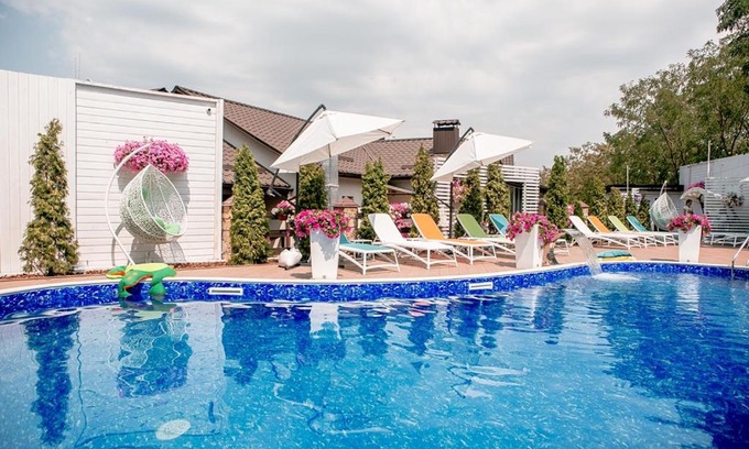 Vinnytsya Hotel | Budget-Friendly Retreat at Hotel Complex Dacha with Pool