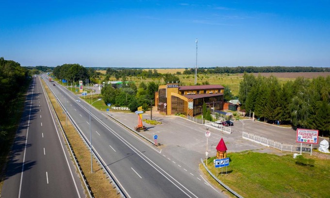 Poltava Oblast Hotel | Pet-Friendly Hotel Complex Lenivaya Vera with Hot Tub