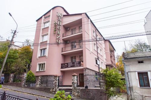 Ternopil Hotel | Family-Friendly Hotel Complex Uhnovych with Breakfast & Kitchen
