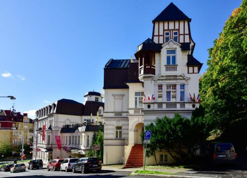 Marianske Lazne Hotel | Discover Hotel Continental: 4-Star Stay with Spa & Pet-Friendly