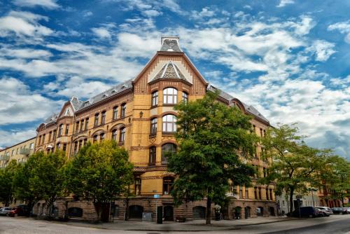 Halmstad Hotel | Relax at Hotel Continental: Spa and Pet-Friendly Retreat