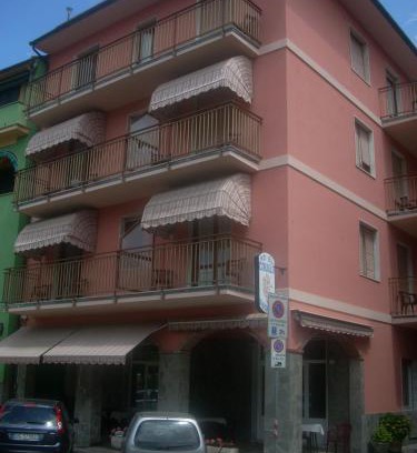 Moneglia Hotel | Hotel Corallo: Pet Friendly Retreat with Hot Tub & Breakfast