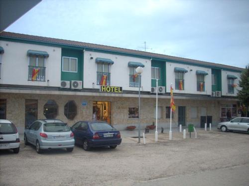 Villares de la Reina Hotel | Budget-Friendly Hotel Corona de Castilla with Family Amenities