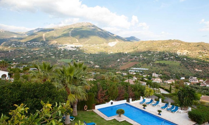 Alcaucin Hotel | Unforgettable Stays at Hotel Cortijo de Salia