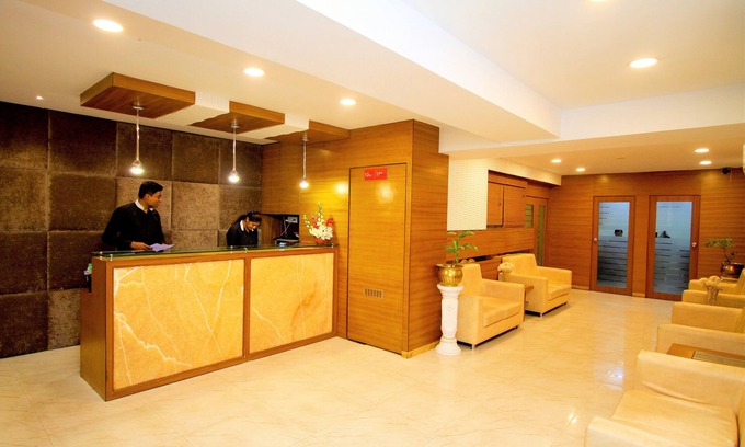 Park Street Hotel | Budget-Friendly Stay at Hotel Crestwood with Family Amenities