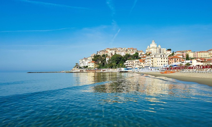 Imperia Hotel | Discover Comfort at Hotel Croce di Malta with Breakfast Included