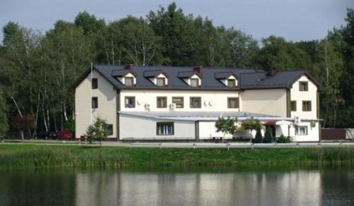 Wrzesnia Hotel | Discover Hotel Czardasz: Pet-Friendly & Family Welcoming