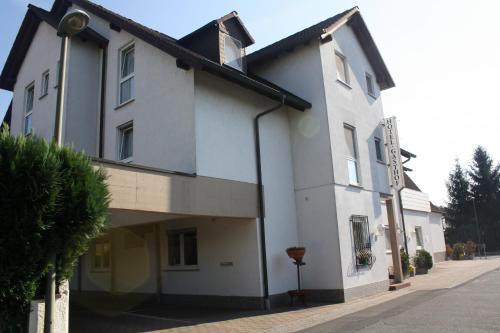 Kahl Hotel | Welcoming Hotel-Dörfler Garni: Breakfast & Family Friendly