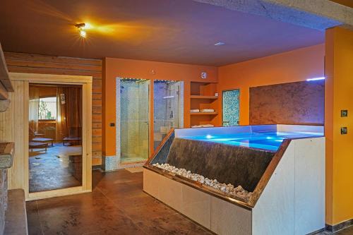 Pescasseroli Hotel | Hotel Daniel: Oceanfront Retreat with Spa & Pool Access