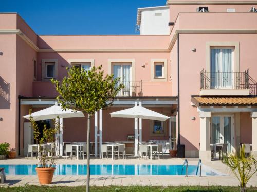 Bosco Pisana Hotel | Discover Hotel Danieli Pozzallo: Oceanfront Bliss & Spa
