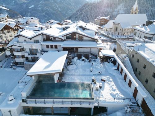 Serfaus Hotel | Discover Hotel & Garni Das Köhle with Ocean Views & Pool