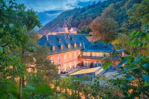 Bad Berneck im Fichtelgebirge Hotel | Relax at Hotel Hartl's Lindenmühle with Private Pool & Dining