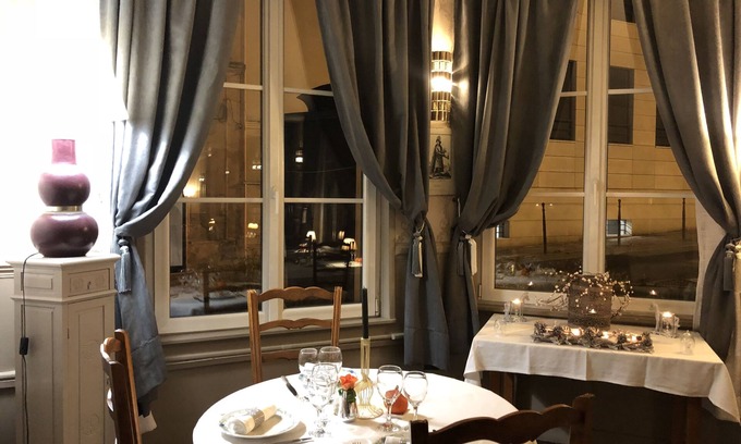 Laon Hotel | Discover Hotel de la Banniere de France: Family-Friendly Retreat