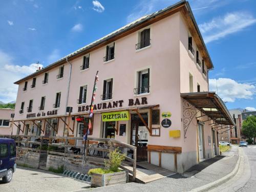 Briancon Hotel | Inviting Hotel de la Gare: Pool, Restaurant & Family-Friendly