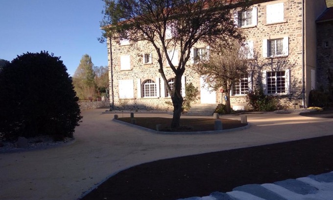 Goudet Hotel | Ocean View Retreat at Hotel De La Loire – Family Friendly