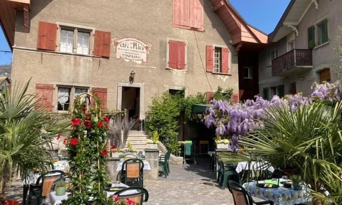 Corsier-sur-Vevey Hotel | Discover Comfort at Hotel de la Place with Family-Friendly Amenities