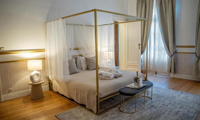 Saint-Josse-ten-Noode Bed & Breakfast | Discover Hotel de Maître de Vaughan: Guest Rated 9/10
