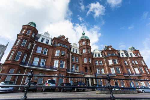 Cromer Hotel | Welcoming Hotel De Paris: Family-Friendly with Great Amenities