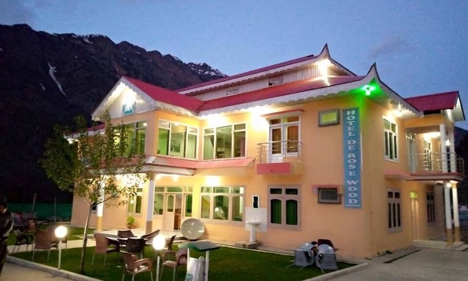 Azad Kashmir Hotel | Convenient Stay at Hotel De Rose Wood Batakundi