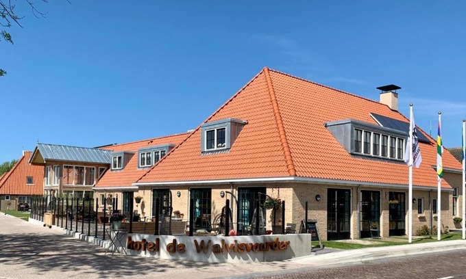 Lies Hotel | Discover Hotel De Walvisvaarder: Spa & Family-Friendly Stay