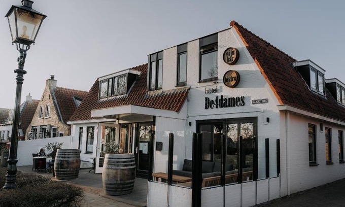Schiermonnikoog Hotel | Seaside Comfort at Hotel De4dames with Ocean Views
