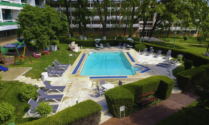 Neptun Hotel | Discover Hotel Decebal Neptun: Poolside Family Retreat