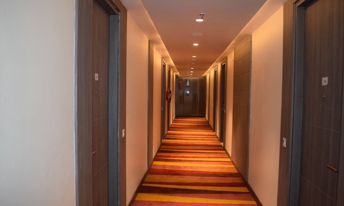 Auli Hotel | Discover Hotel Deep Clarks Inn Lucknow with Family Amenities