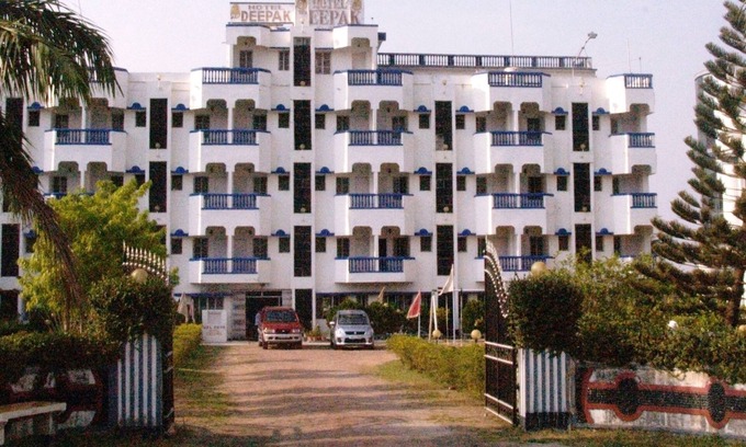 Bakkhali Hotel | Budget-Friendly Hotel Deepak with Pool & Family Amenities