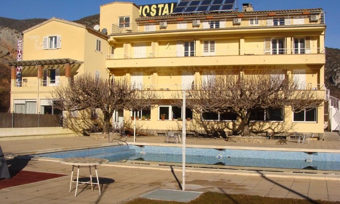 Coll de Nargo Hotel | Discover Hotel Del Llac: Family-Friendly with Pool Access