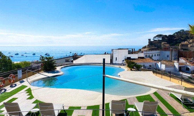 Tossa de Mar Hotel | Oceanfront Hotel Delfín: 4-Star Stay with Pool & Breakfast