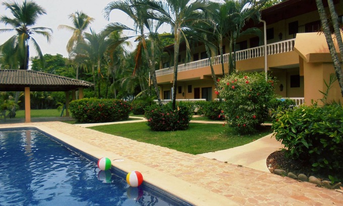 Bejuco Hotel | Relax at Hotel Delfin Playa Bejuco with Pool & Spa