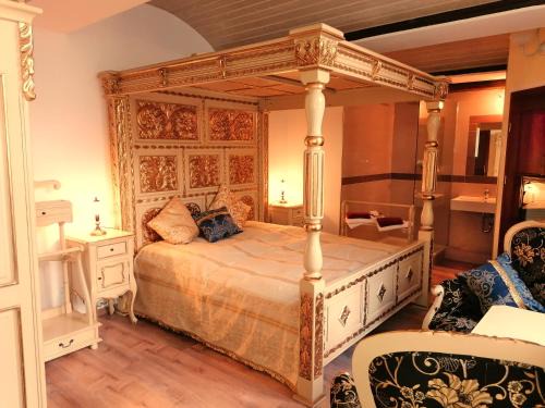 Stadtmitte House | Discover Hotel Denkmal 13 in Historic Rostock, Family-Friendly