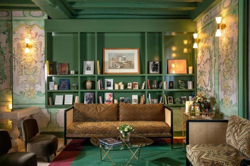 Les Iles Hotel | Quaint Hôtel Des Deux-Iles - Notre-Dame with Breakfast Included